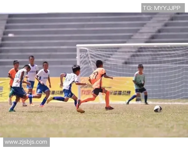 足球明星齐聚一堂挑战互动游戏展现球技与魅力的精彩瞬间